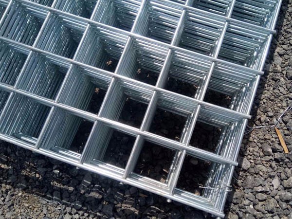 1683247616385994.jpg 熱鍍鋅(xīn)網片1.jpg